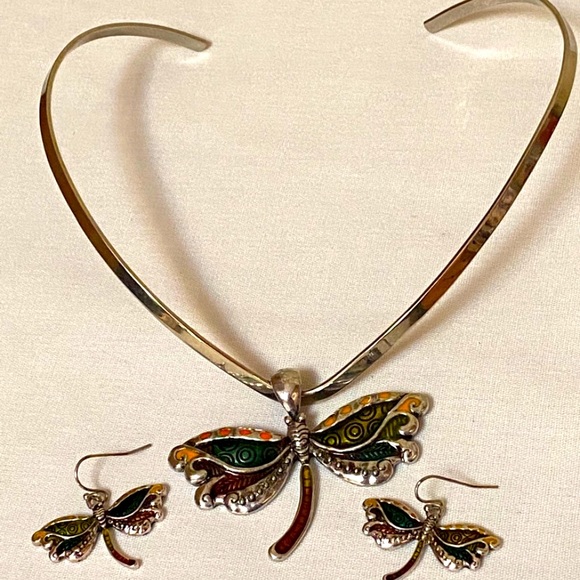 Beautiful Dragonfly Pendant w Choker & Earrings - Picture 2 of 9
